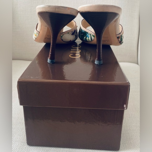 GUCCI FLORAL CANVAS BAMBOO DETAIL HEELED SANDALS IVORY - Picture 4 of 10